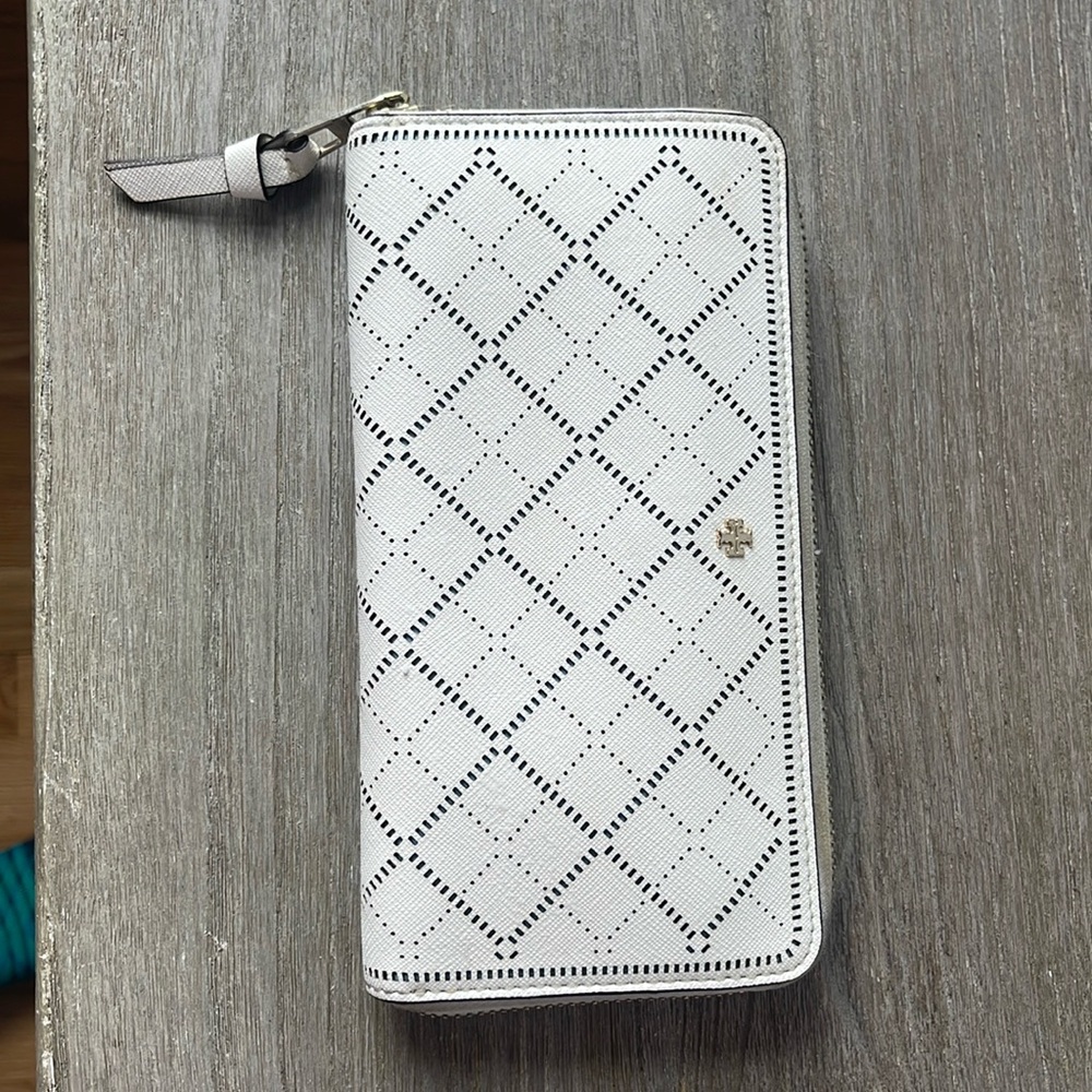 Tory Burch White and Black Wallet